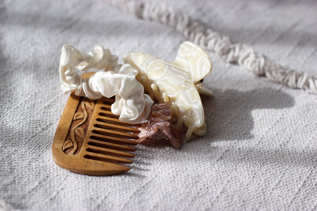 wooden-comb-with-decorative-hair-clips-and-scrunchies-9h2chbqy5wy